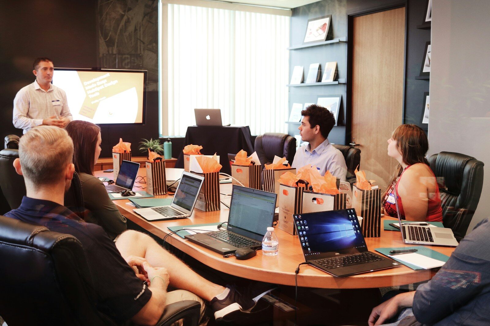 Do Employee Benefits Need to Change When Employees Work Remotely or Hybrid?